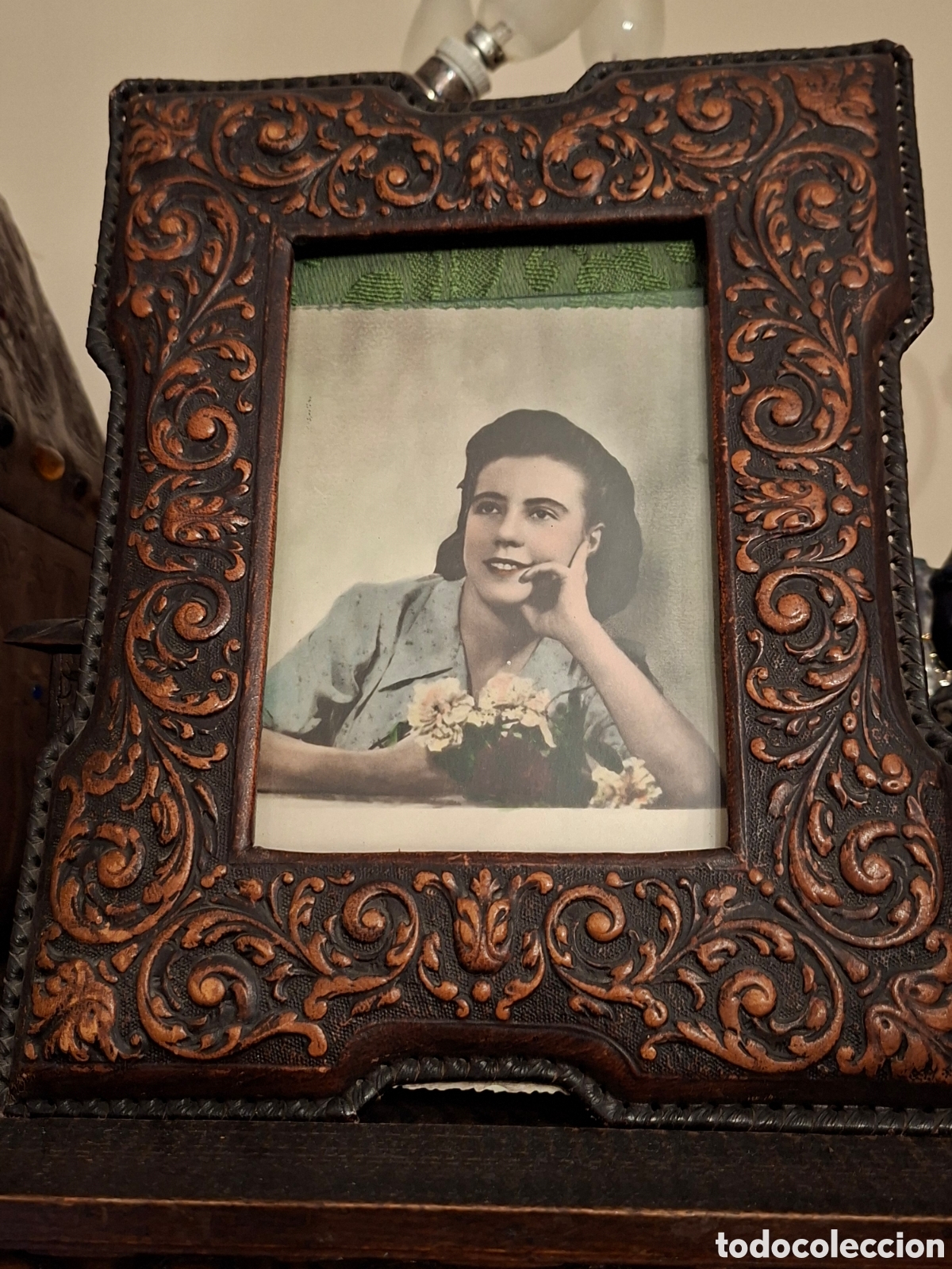 Antig&uuml;edades: Marco antiguo de piel repujada