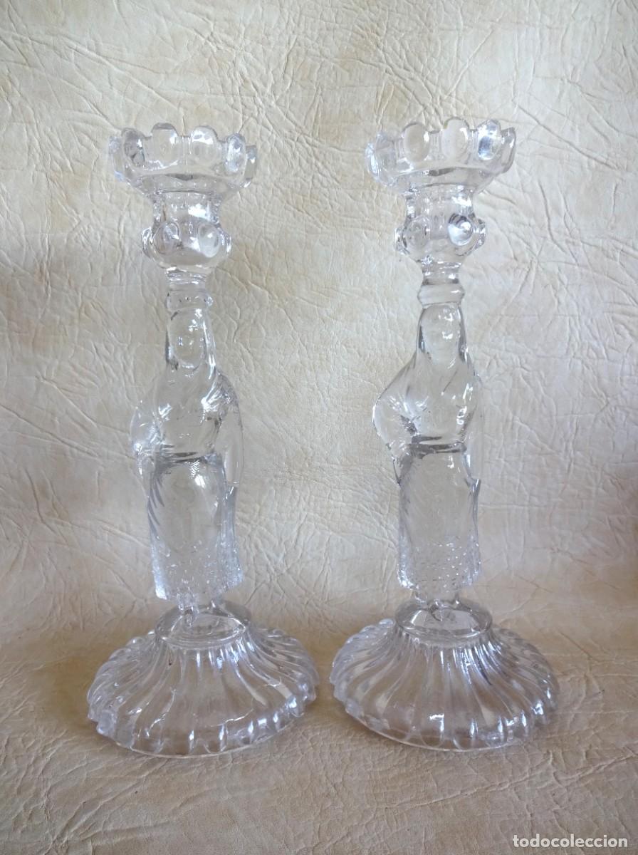 Antig&uuml;edades: pareja de porta velas o candelabros de cristal Lligue Parcelona mujer