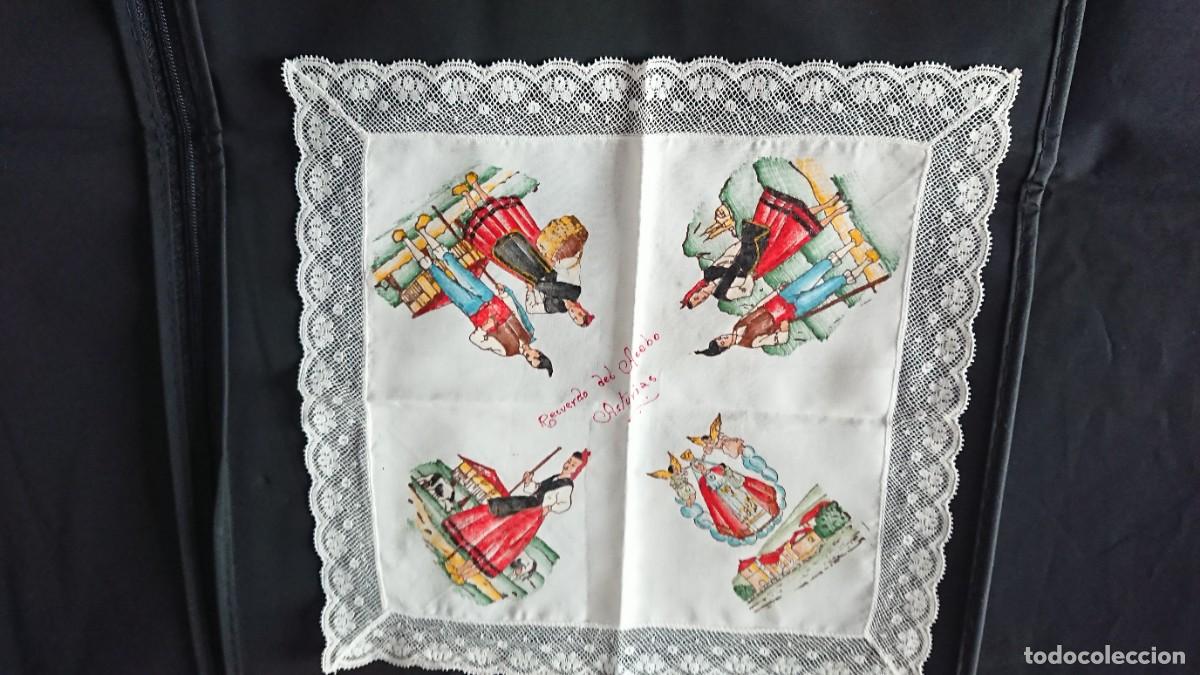 Antig&uuml;edades: Pa&ntilde;uelo seda pintado a mano &rdquo;Recuerdo del Acebo, Asturias&rdquo;