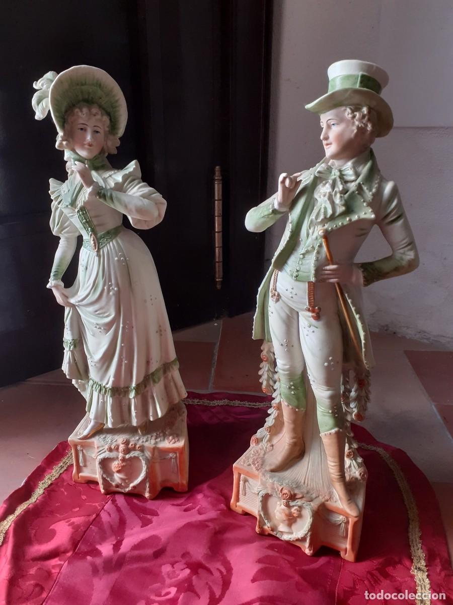 Antig&uuml;edades: pareja de figuras de biscuit antiguas