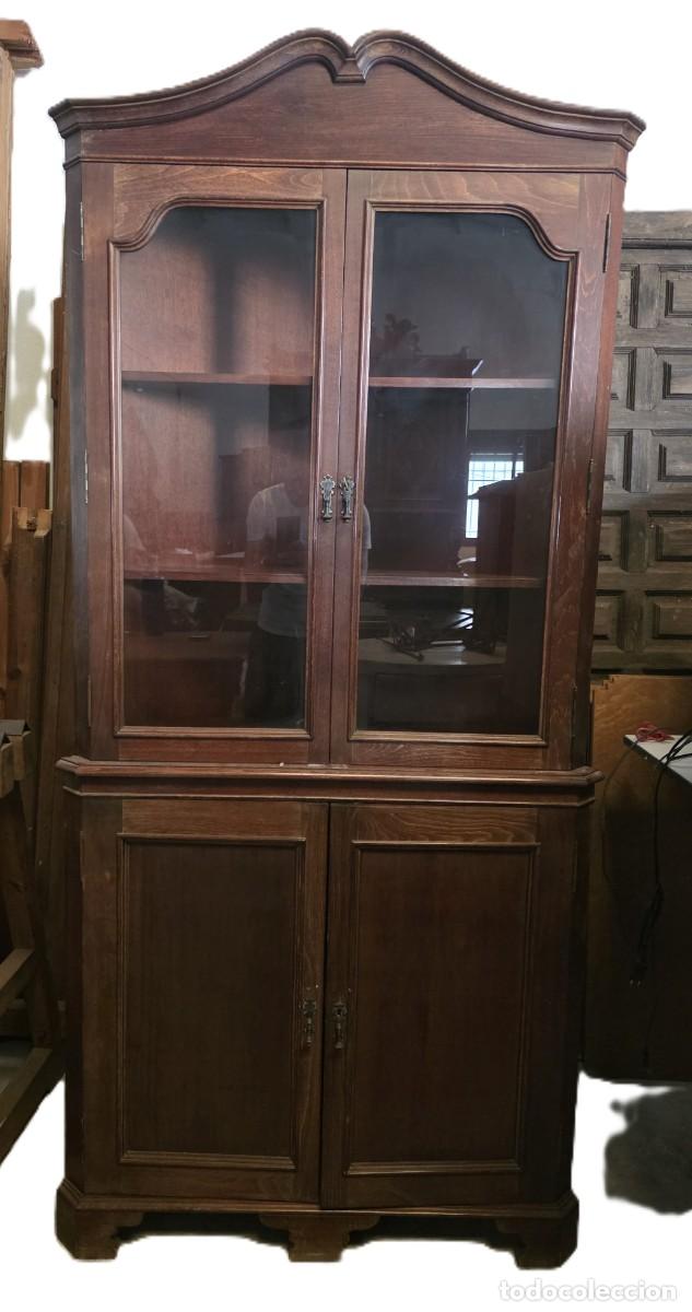 Antig&uuml;edades: Vitrina rinconera de madera maciza - Foto 4