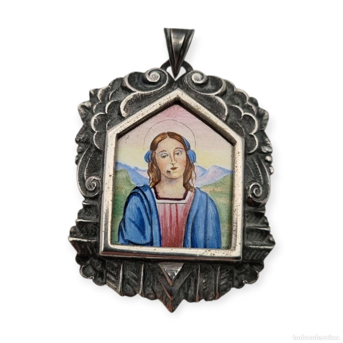 Antig&uuml;edades: Medalla art d&eacute;co catalana en plata y miniatura de esmalte de Virgen circa 1930-40