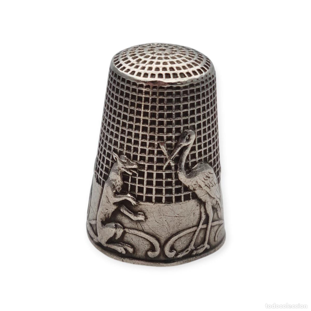 Antig&uuml;edades: Dedal antiguo plata maciza f&aacute;bula El zorro y la cig&uuml;e&ntilde;a La Fontaine circa 1920-30