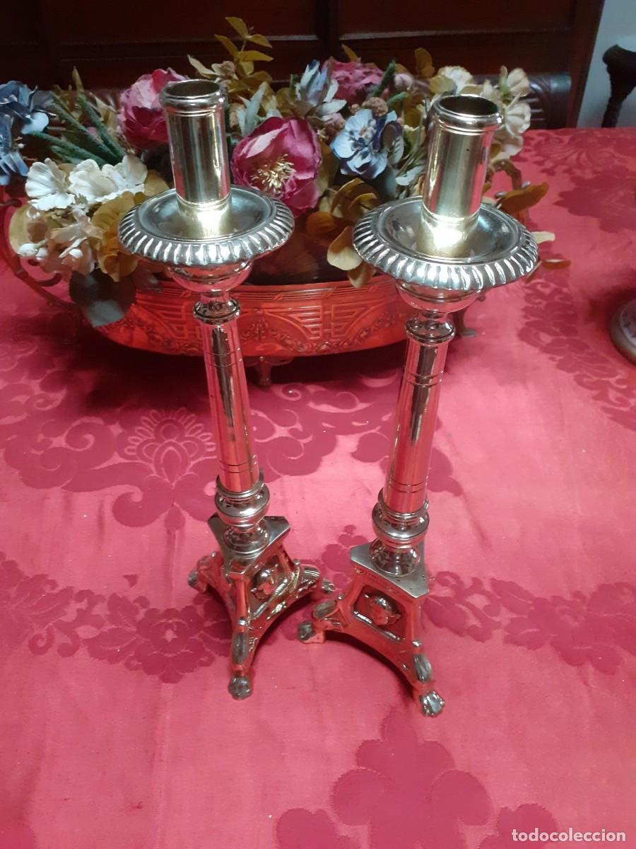 Antig&uuml;edades: Pareja Candelabros Lat&oacute;n Dorados Religiosos