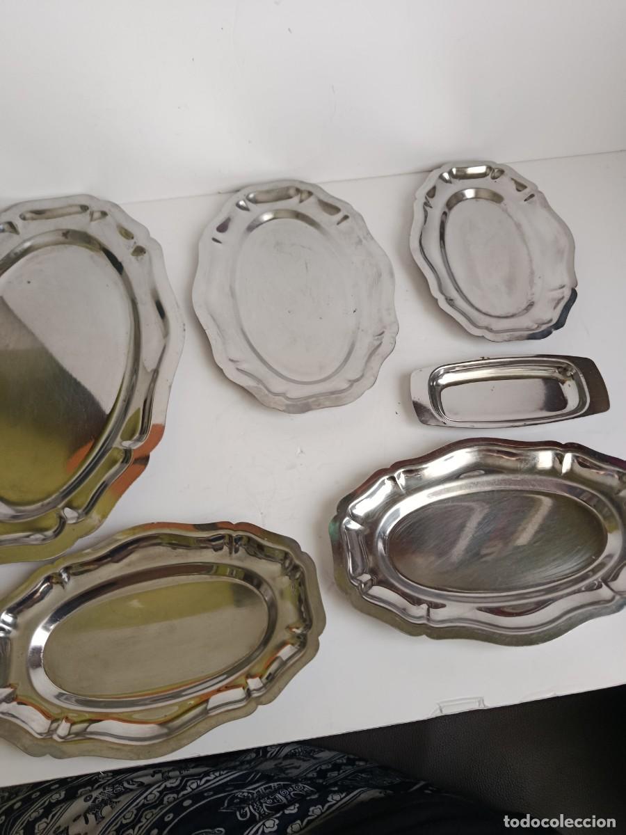 Antig&uuml;edades: SEIS BANDEJAS VINTAGE DE METAL PLATEADO.