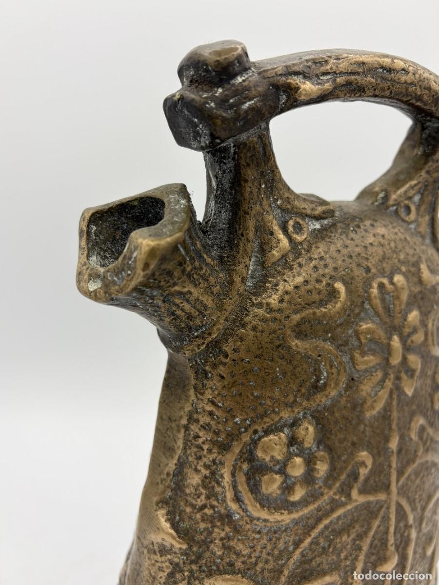 Antig&uuml;edades: Botijo de bronce de estilo Modernista