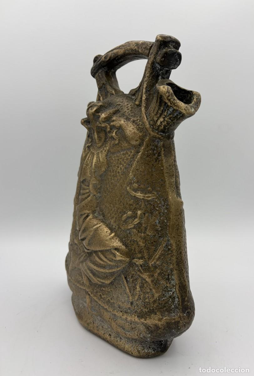 Antig&uuml;edades: Botijo de bronce de estilo Modernista - Foto 3
