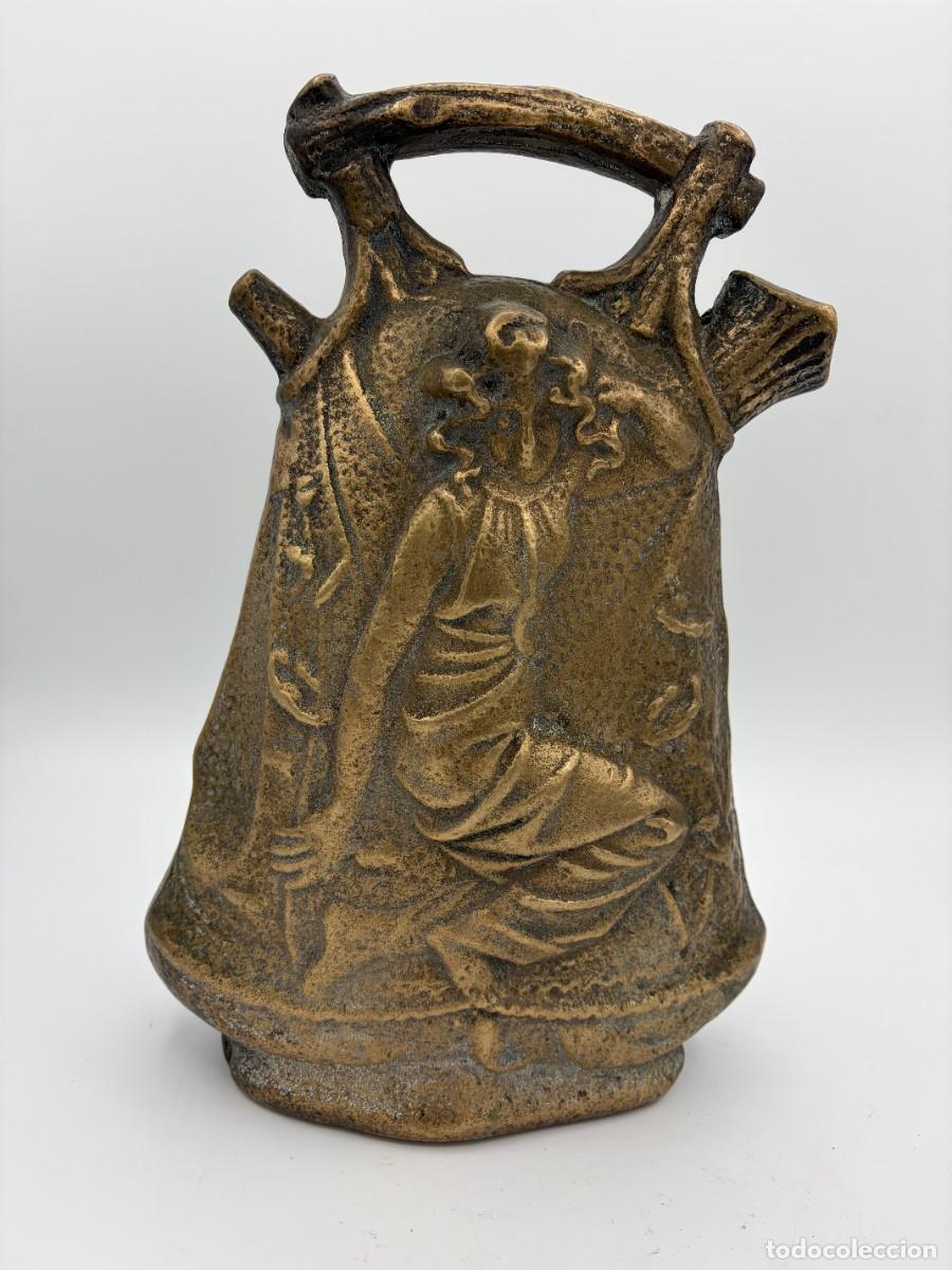 Antig&uuml;edades: Botijo de bronce de estilo Modernista - Foto 2
