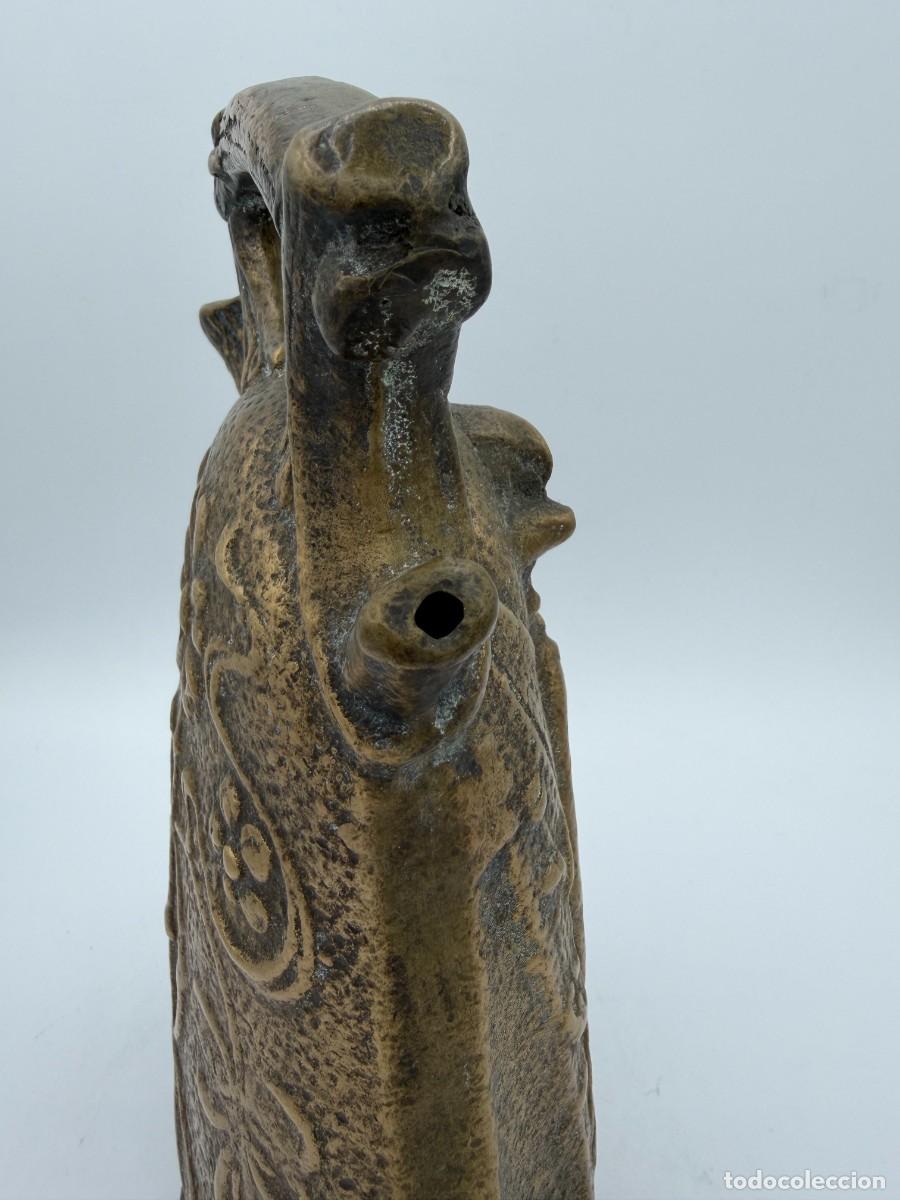 Antig&uuml;edades: Botijo de bronce de estilo Modernista - Foto 7