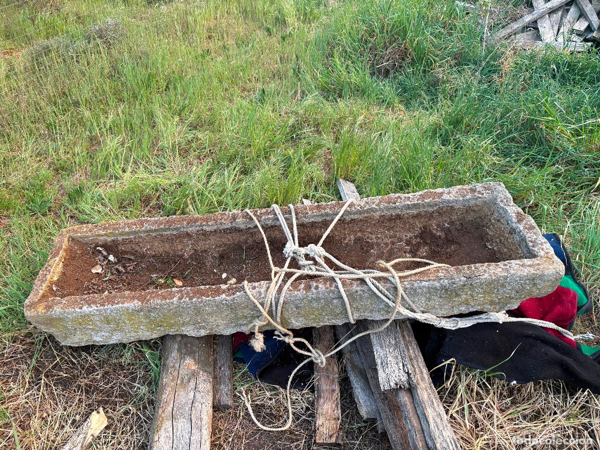 Antig&uuml;edades: GRAN PICA DE PIEDRA DE GERONA ANTIGUO COMEDERO DE ANIMALES GRAN TAMA&Ntilde;O 250-300 KILOS APROX