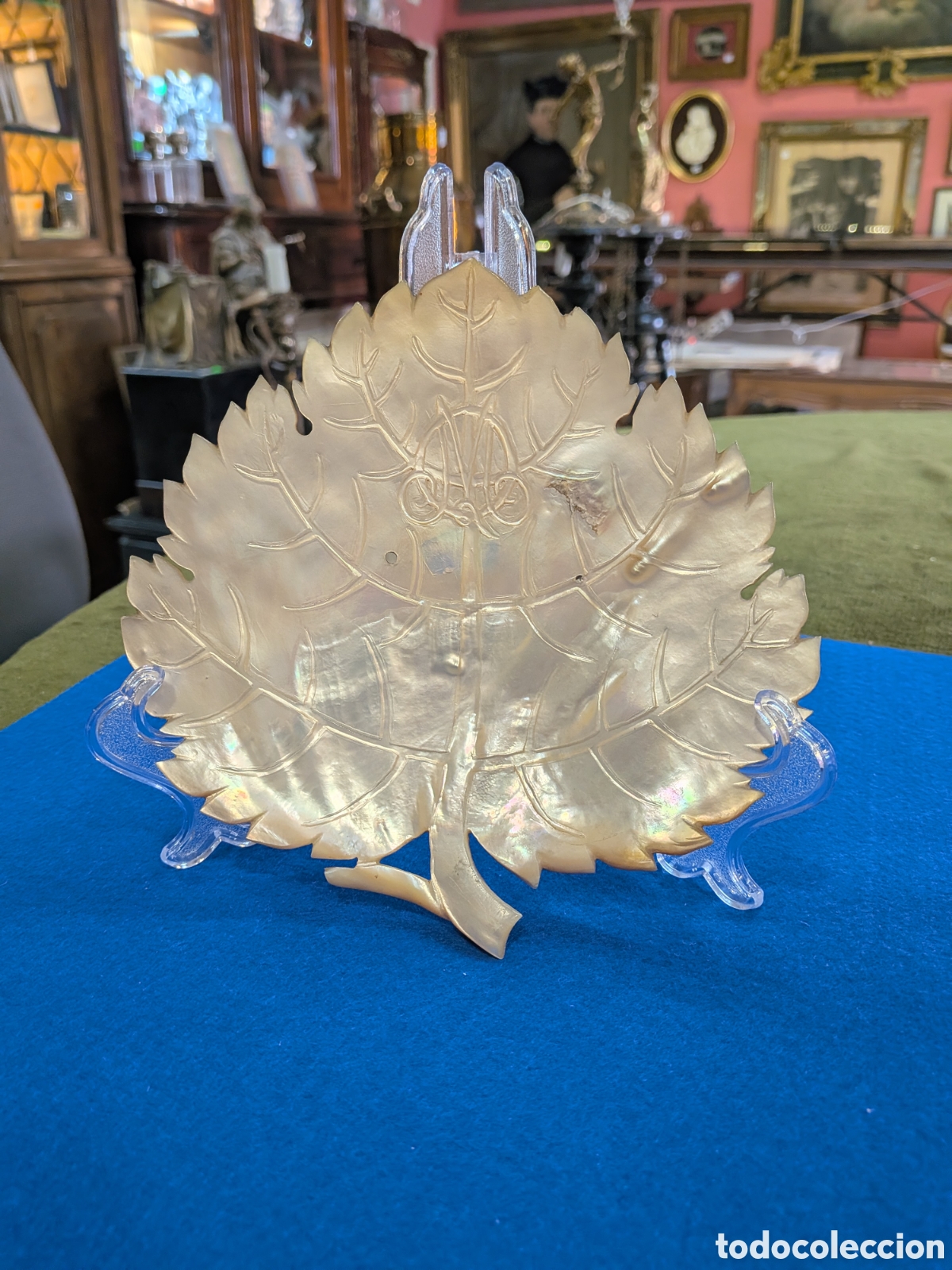 Antig&uuml;edades: Nacar o madreperla tallado, hoja de vid. REF-449/6