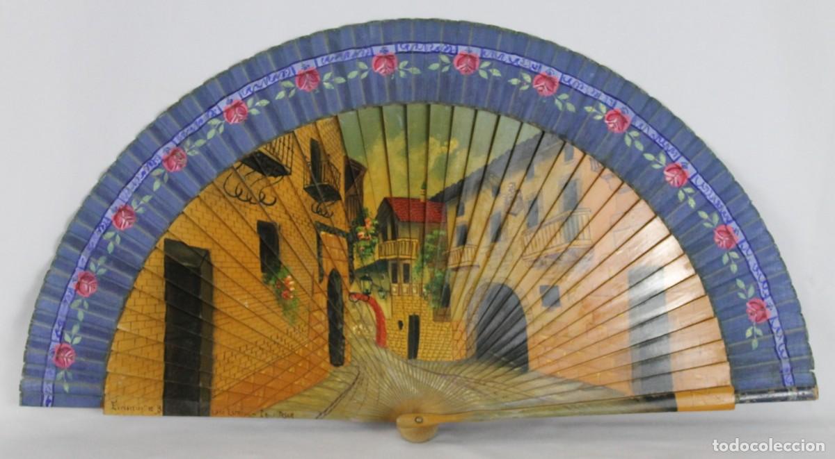 Antig&uuml;edades: Abanico de la Exposici&oacute;n de Barcelona. Pueblo Espa&ntilde;ol. Calle Tasca. Madera y tela pintada.