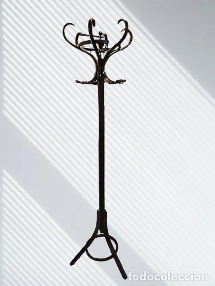 Antig&uuml;edades: Perchero antiguo 6 brazos. Cuerpo hexagonal. Estilo Thonet