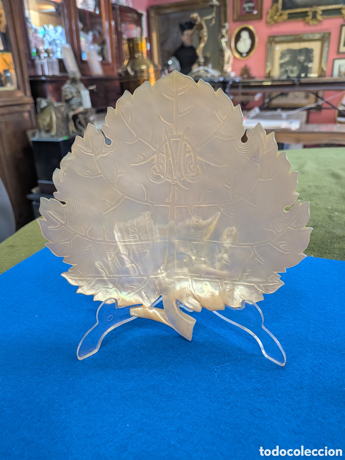 Antig&uuml;edades: Nacar o madreperla tallado, hoja de vid. REF-449/7