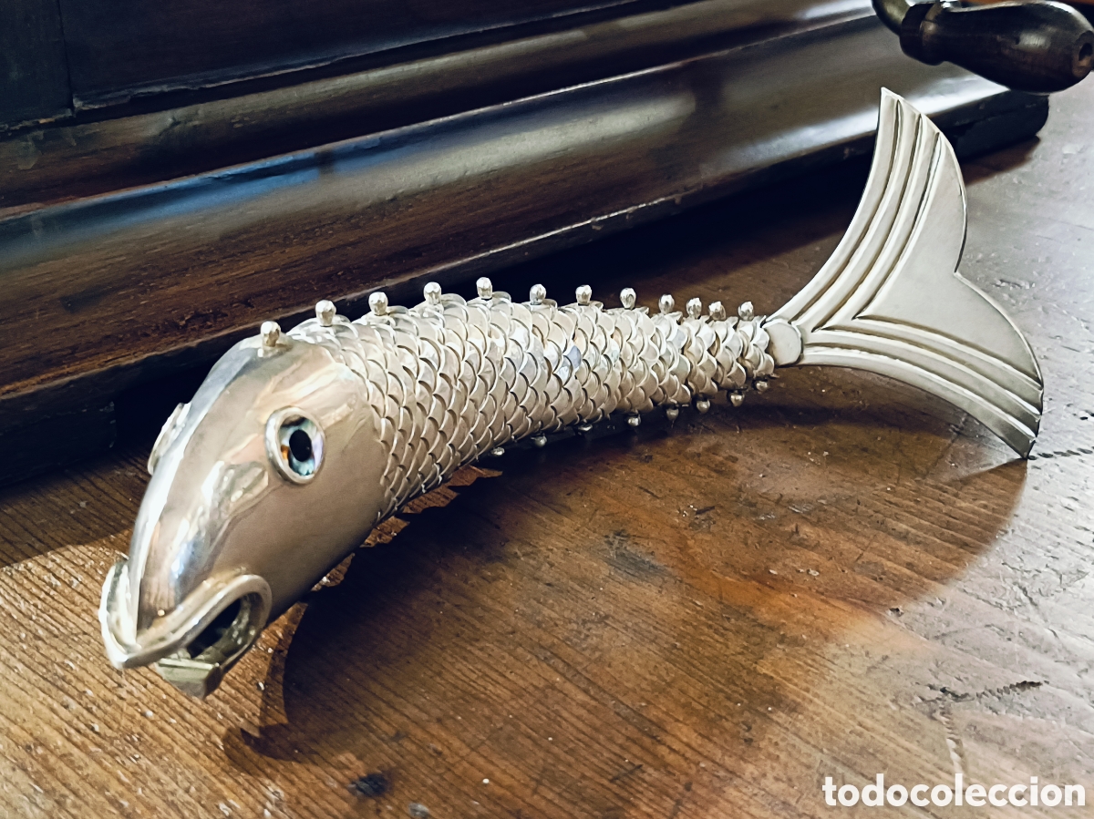 Antig&uuml;edades: EXTRAORDINARIO PEZ ARTICULADO REALIZADO EN PLATA 925 . OJOS DE NACAR . LARGO 23,5CM. PESO 252,5 G