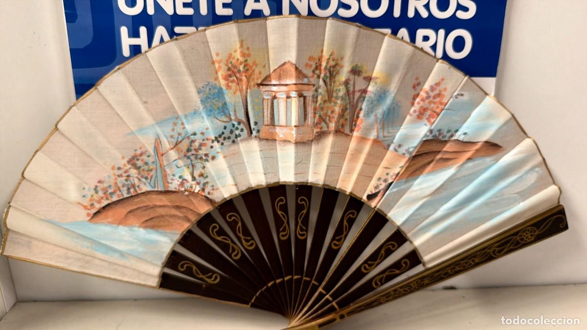 Antig&uuml;edades: Antiguo abanico de madera y tela pintado a mano