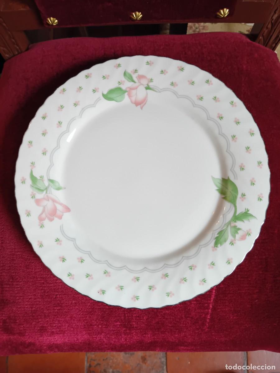 Antig&uuml;edades: Plato plano de porcelana, made in China con sello por detr&aacute;s d&eacute;cada de los 70/80