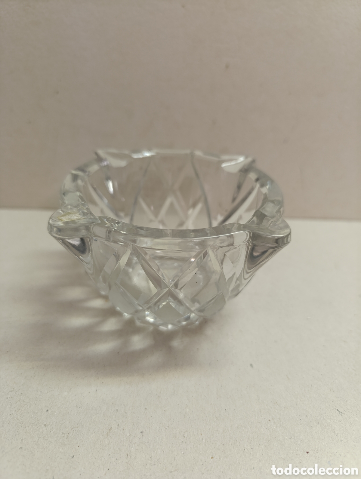 Antig&uuml;edades: ALMIREZ DE CRISTAL CON DECORACION GEOMETRICA.