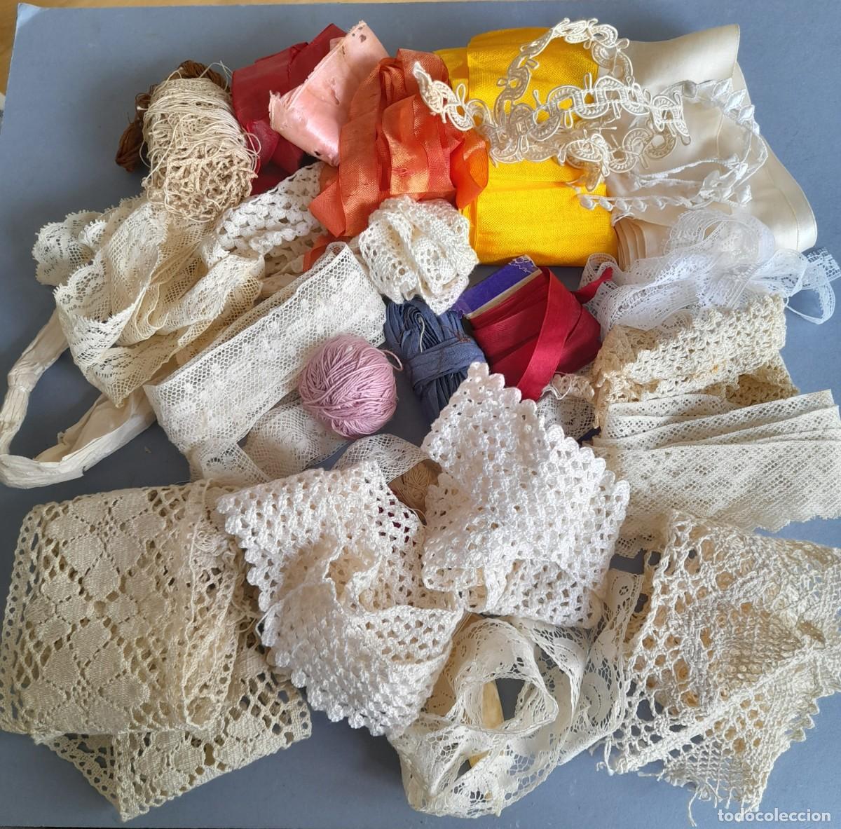 Antig&uuml;edades: pasamaneria: lote galones, hilos y encajes, diferentes medidas , restos de trabajo, sobre 25 piezas