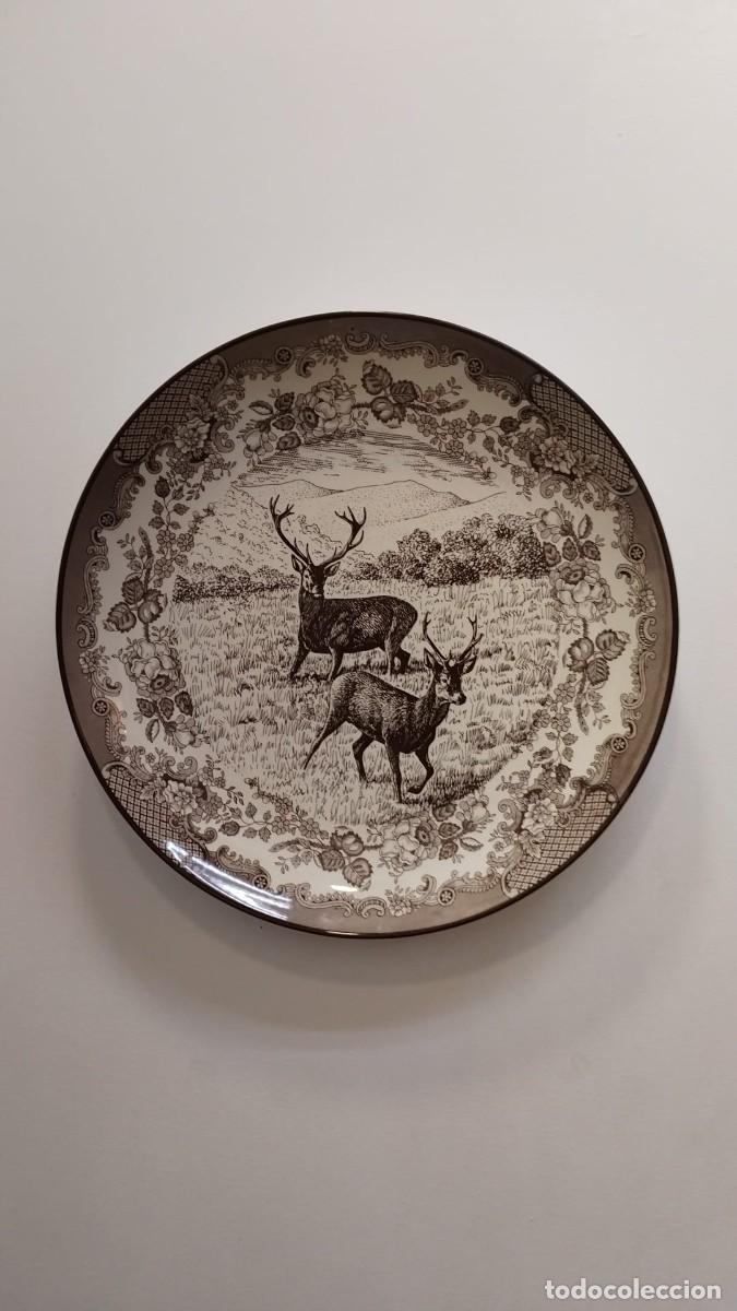 Antig&uuml;edades: Precioso plato decorativo de La Cartuja de Sevilla, modelo Original para serie limitada - Dise&ntilde;o con