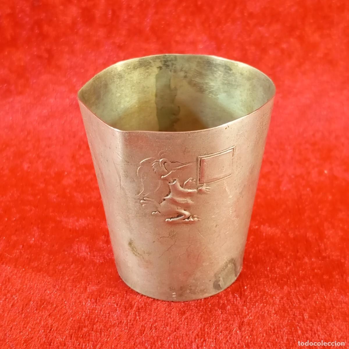 Antig&uuml;edades: PEQUE&Ntilde;O VASO PLATEADO - EN ALPACA O SIMILAR - CON DIBUJOS INFANTILES - 55 X 45 MM &Oslash; / 2868