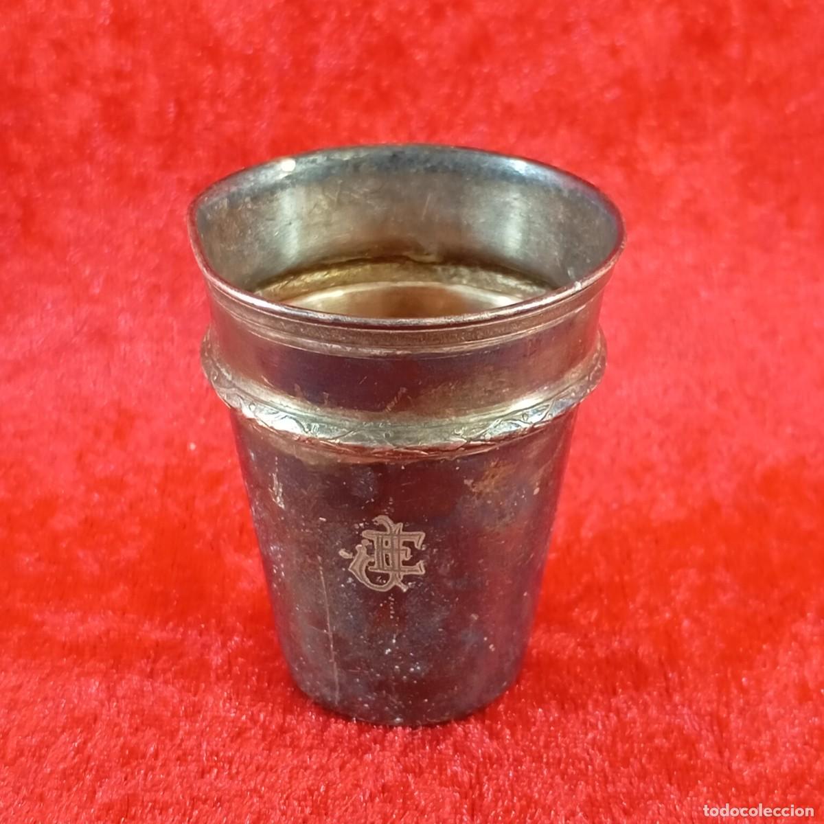 Antig&uuml;edades: PEQUE&Ntilde;O VASO PLATEADO - EN ALPACA O SIMILAR - INICIALES GRABADAS - 55 X 45 MM &Oslash; / 2870