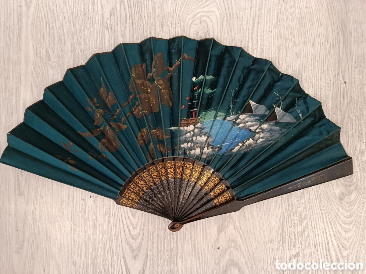 Antig&uuml;edades: Abanico de madera y seda pintada.