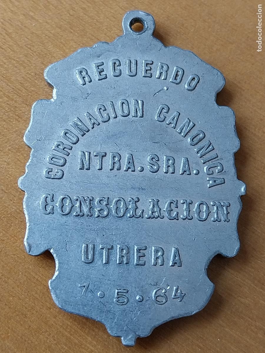 Antig&uuml;edades: UTRERA VIRGEN CONSOLACI&Oacute;N CORONACI&Oacute;N 1964 MEDALLA METAL LIGERO 5CMS ALTO