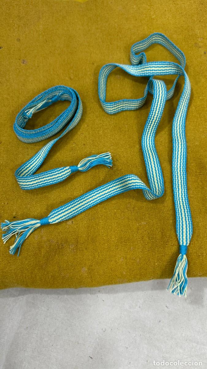 Antig&uuml;edades: Ligas azules de telar manual. Atapiernas