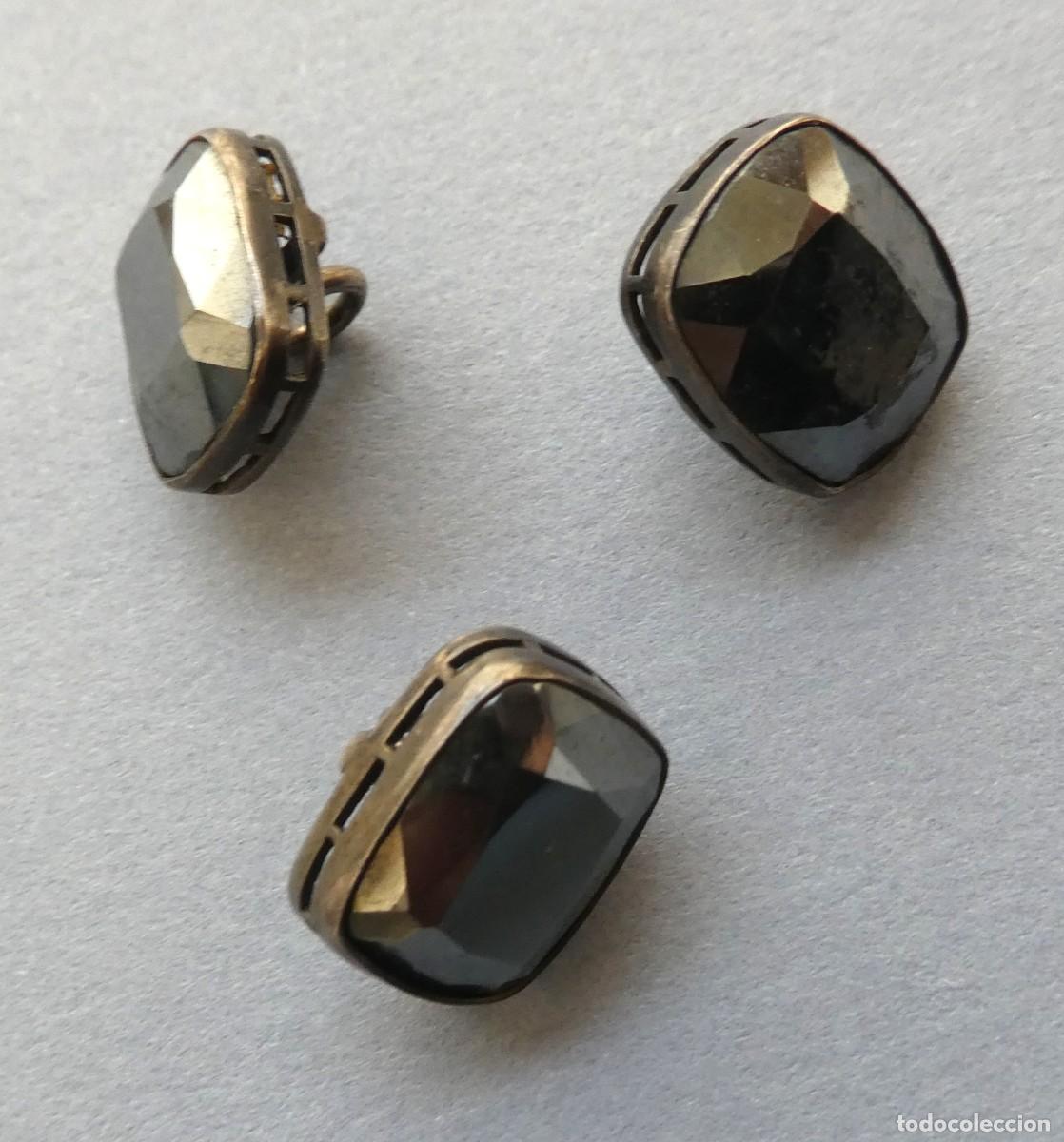 Antig&uuml;edades: TRES ANTIGUOS BOTONES HEMATITA Y PLATA PPIO.S.XX