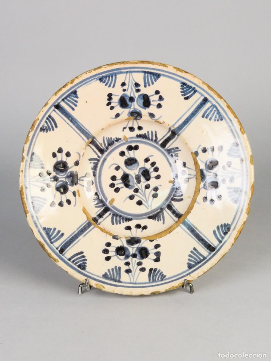 Antig&uuml;edades: Plato de cer&aacute;mica esmaltada catalana serie la Cirereta finales siglo XVIII