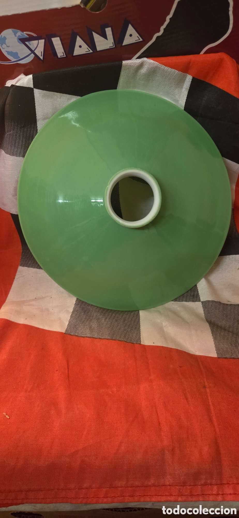 Antig&uuml;edades: Tulipa opalina verde y blanca, siglo xx preciosa