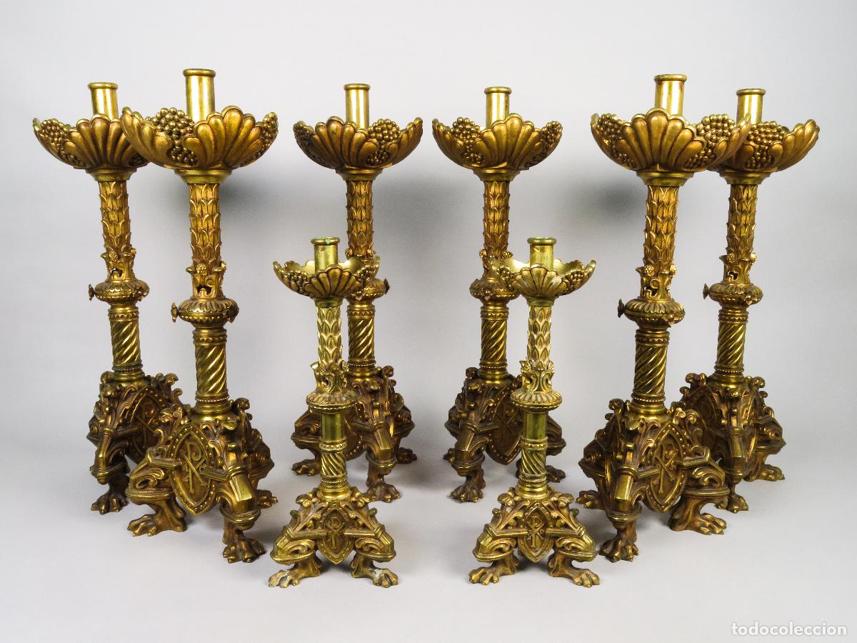 Antig&uuml;edades: Ocho candeleros lit&uacute;rgicos neog&oacute;ticos en bronce dorado tr&iacute;pode de garras segunda mitad del siglo XIX