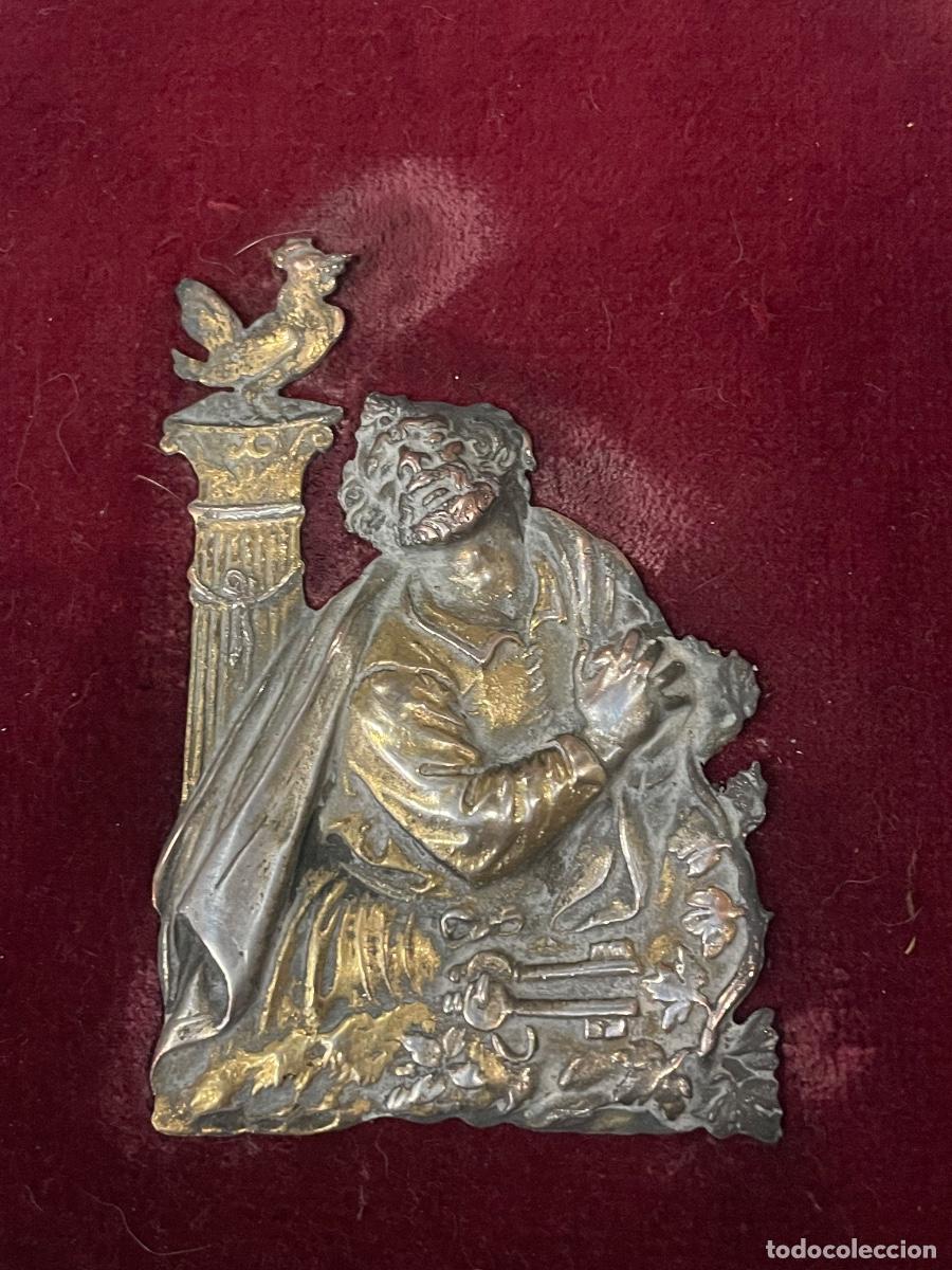 Antig&uuml;edades: ANTIGUO PLAFON MONTADO CON TERCIOPELO INSERTADO SAN PEDRO 8,5X5,5 FIGURA ESTADO EL QUE SE VE EN LAS