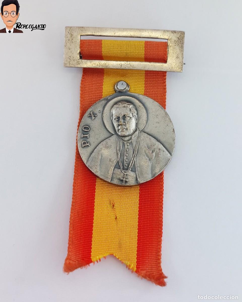 Antig&uuml;edades: MEDALLA PAPA PIO X CANONIZACION A&Ntilde;O 1954 / ADORACION NOCTURNA ESPA&Ntilde;OLA - BANDERA ESPA&Ntilde;A ROJIGUALDA