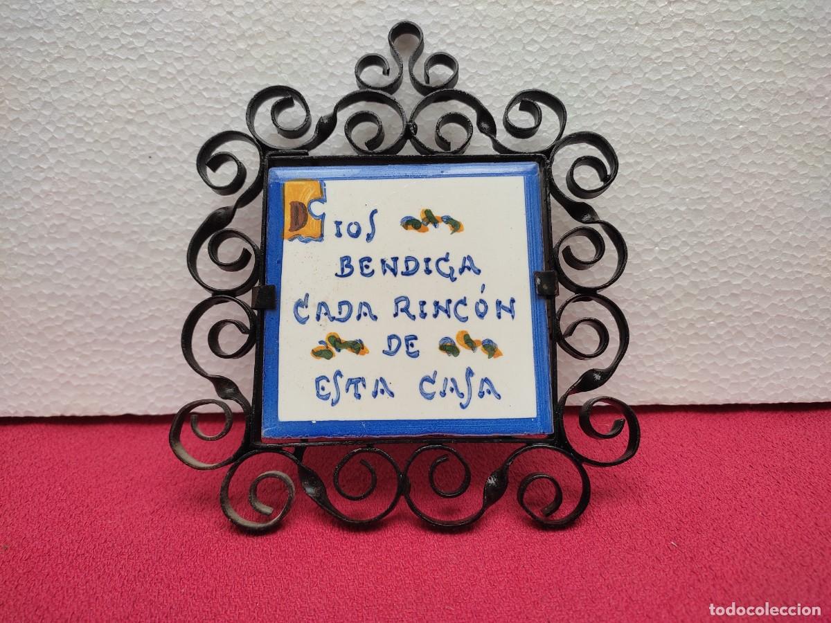 Antig&uuml;edades: antiguo azulejo con marco de forja - Dios bendiga - 14x12cm - Onda