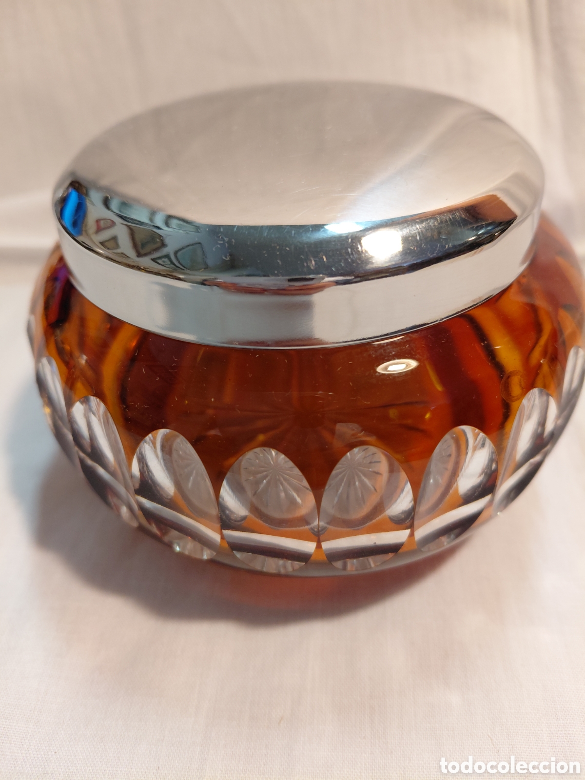 Antig&uuml;edades: ANTIGUO JOYERO DE CRISTAL TALLADO EN COLOR AMBAR TAPA METALICA