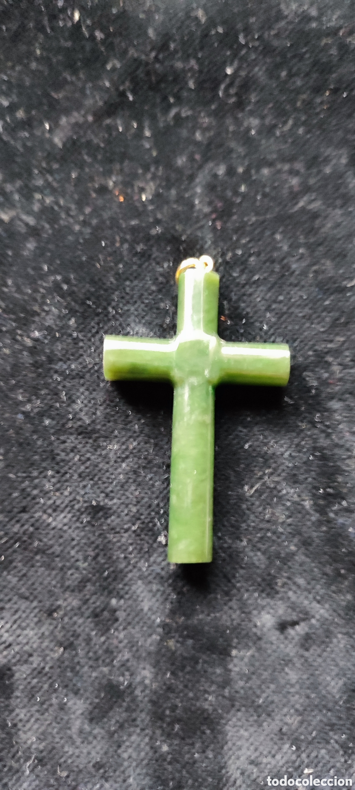 Antig&uuml;edades: Precioso colgante en forma de cruz tallado en jade verde