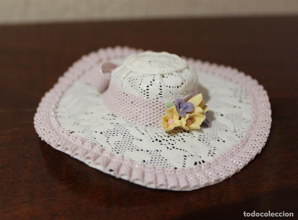 Antig&uuml;edades: Sombrero cer&aacute;mica Lladr&oacute;