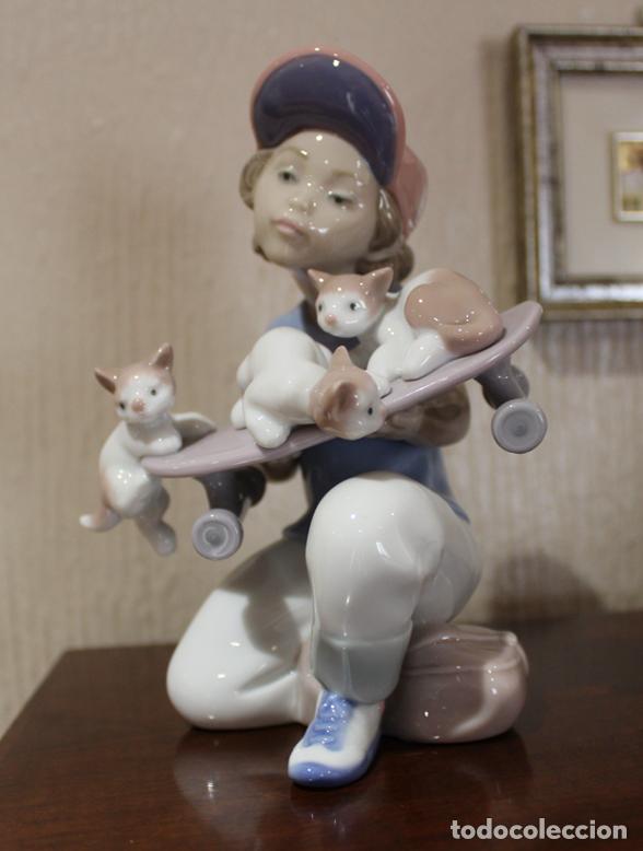 Antig&uuml;edades: REF: 01007623 &ldquo;PATINETE CON GATITOS&rdquo; LLADR&Oacute; (Pieza Especial Anual Evento a&ntilde;o 1994)