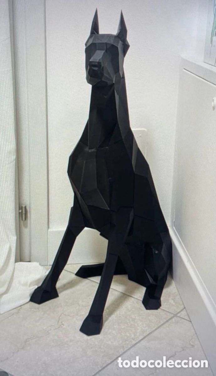 Antig&uuml;edades: Escultura Doberman geom&eacute;trica estilo futurista