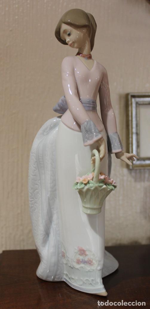 Antig&uuml;edades: PORCELANA DE LLADR&Oacute; - &ldquo;FLORES DE MI JARDIN&rdquo;. REF. 7622