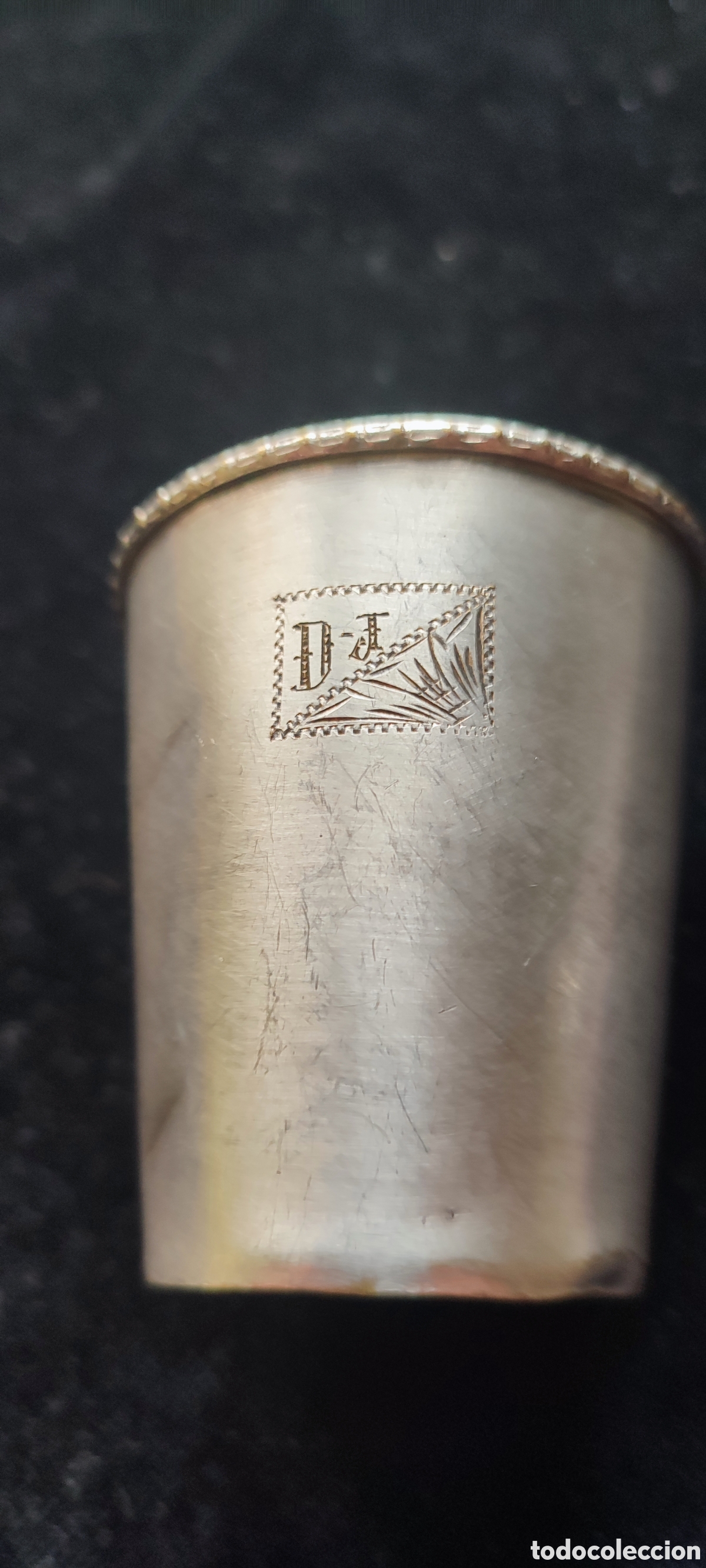 Antig&uuml;edades: Antiguo vaso para beber agua de torero, marcado D J