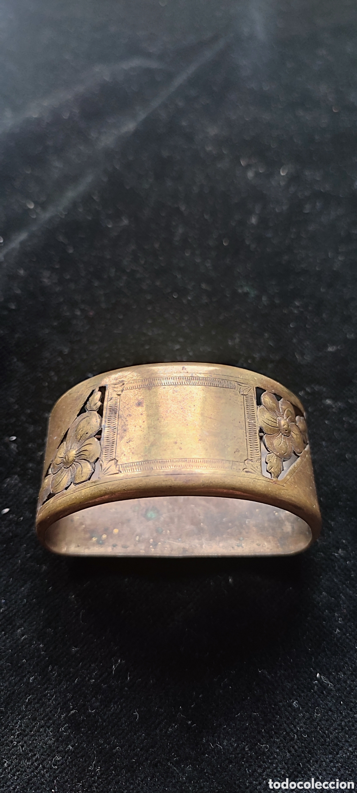 Antig&uuml;edades: Antiguo servilletero modernista de lat&oacute;n de principios del siglo XX