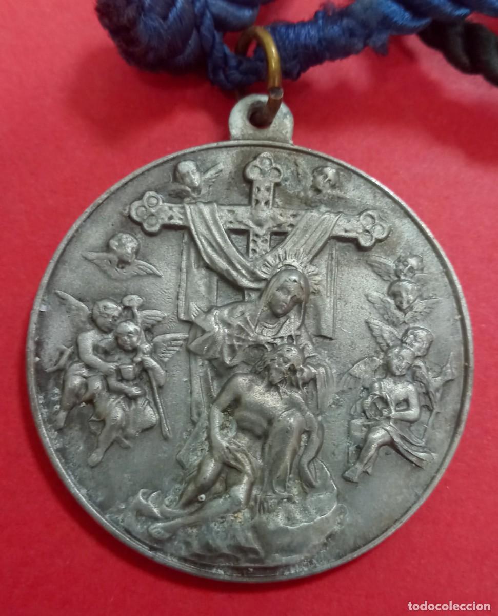 Antig&uuml;edades: Medalla Antigua Congregaci&oacute;n Virgen de la Caridad. Madrid.