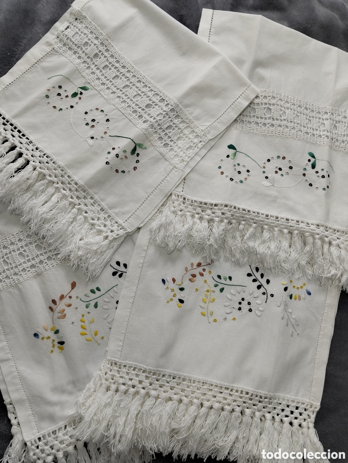 Antig&uuml;edades: 4 juegos de toallas de lino o algod&oacute;n&nbsp;de estilo artesanal.