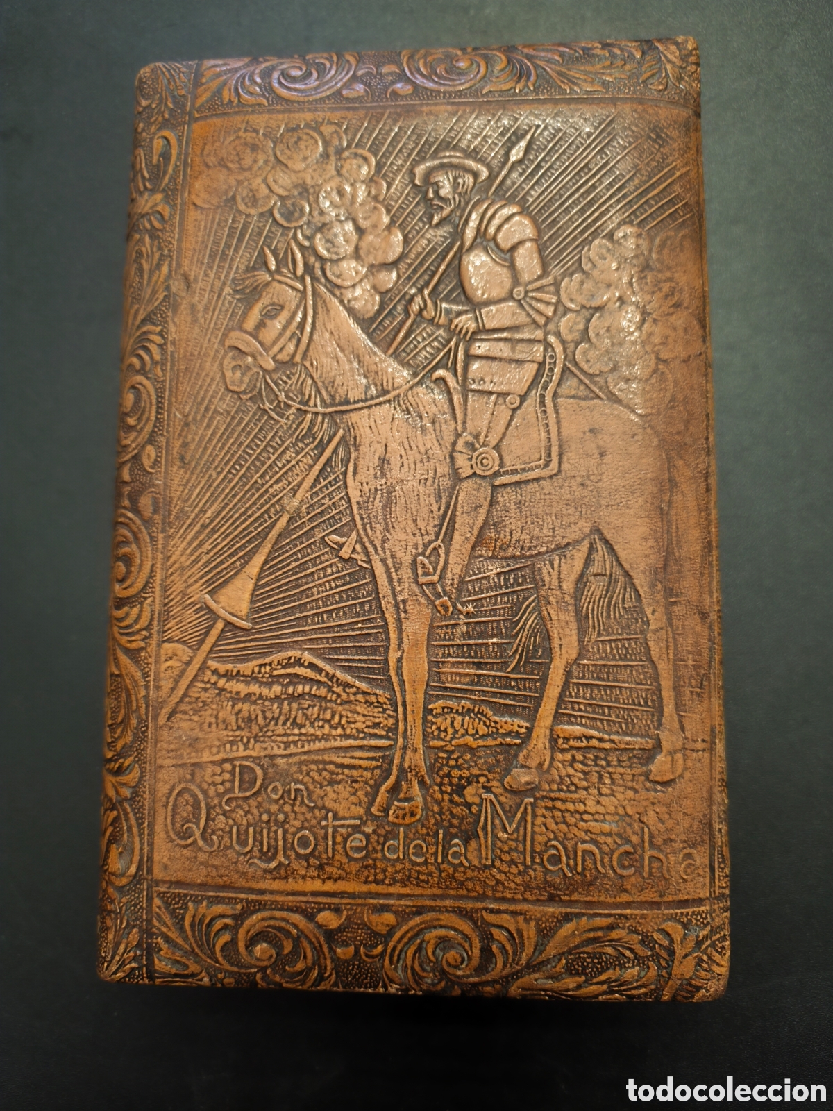 Antig&uuml;edades: CAJA ANTIGUA DE PUROS,TABACO, CIGARROS, CIGARRILLOS, PITILLOS,DE MADERA Y REPUJADA CON DON QUIJOTE