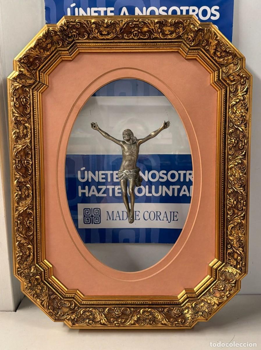 Antig&uuml;edades: Cuadro de Cristo crucificado en bronce.