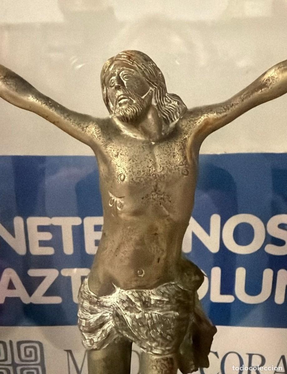 Antig&uuml;edades: Cuadro de Cristo crucificado en bronce. - Foto 3