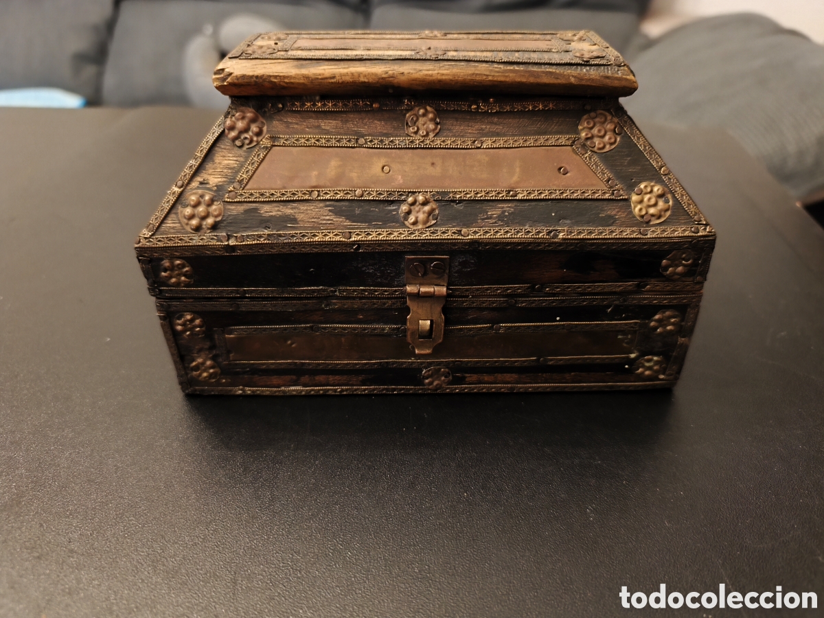 Antig&uuml;edades: CAJA ANTIGUA DE MADERA Y ADORNOS DE METAL DE ESTILO ORIENTAL, PARA JOYERO,JOYAS, MONEDAS, BARATIJAS